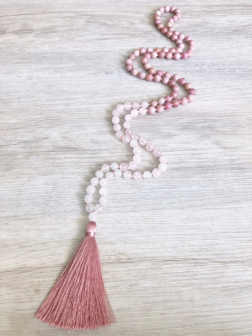 Mālā  108 perles « Karuṇā » en Rhodonite, Quartz rose et Jaspe blanc- 8 mm