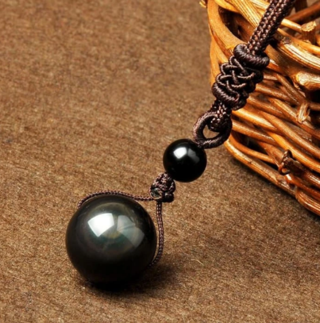 Pendentif Ethnique « Garuḍa » en Obsidienne Arc-en-ciel