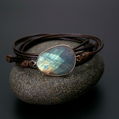 Bracelet bohème «Bḥāgavad» Esprit protecteur en Cuir ciré et Labradorite