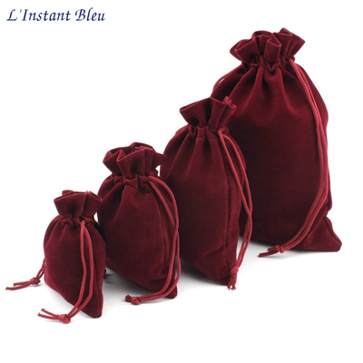 Pochette « Shāntī  » en Velours Bordeaux – 6 Tailles