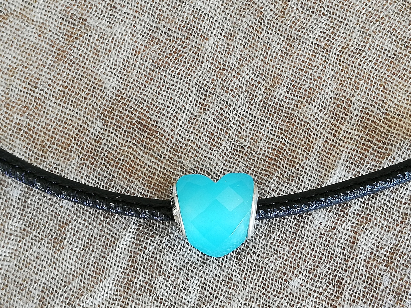 Collier cuir noir- Charm Coeur bleu-3