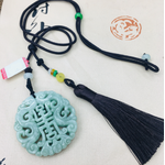 Pendentif Ethnique « Śalabhā » en Jade sur cordon avec pompon-1