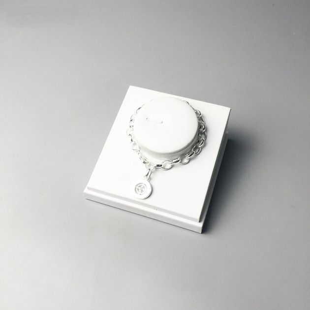 bracelets-a-breloques-en-chaine-a-maillo_main-2