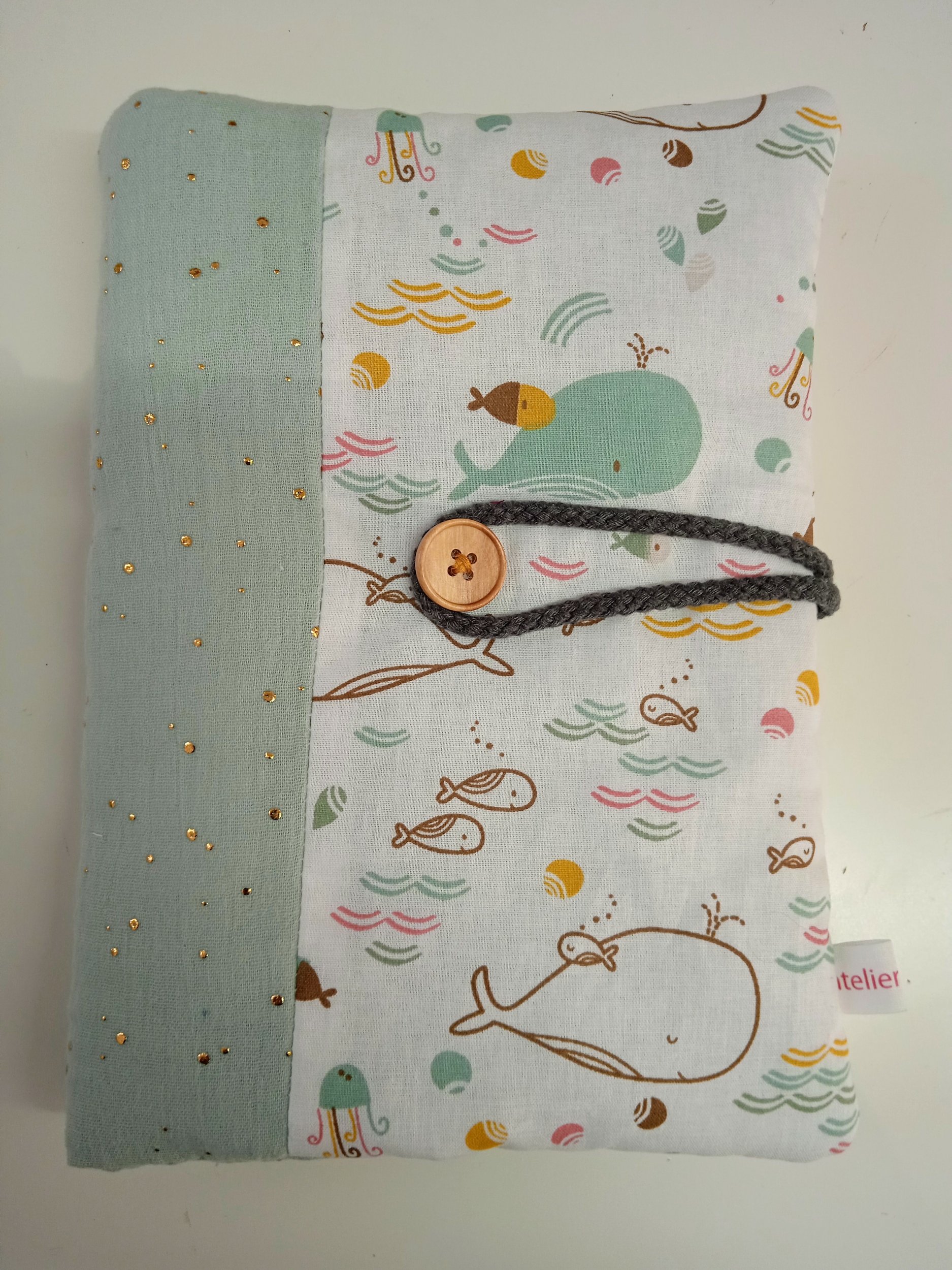 protège carnet de santébalien ,bleu ciole , l'atelier dyloma ,fait à la man mimizan plage