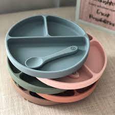 assiette à compartiments , assiette à venotuse , silicone alimentaire ,   cuillère , little eli , l'atelier dyloma , mimizan plage