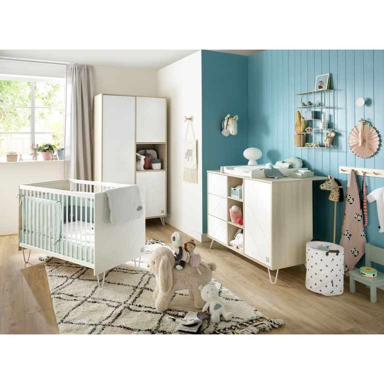 Chambre complète lit bébé évolutif commode à langer et armoire Sauthon Happy Blanc et bois