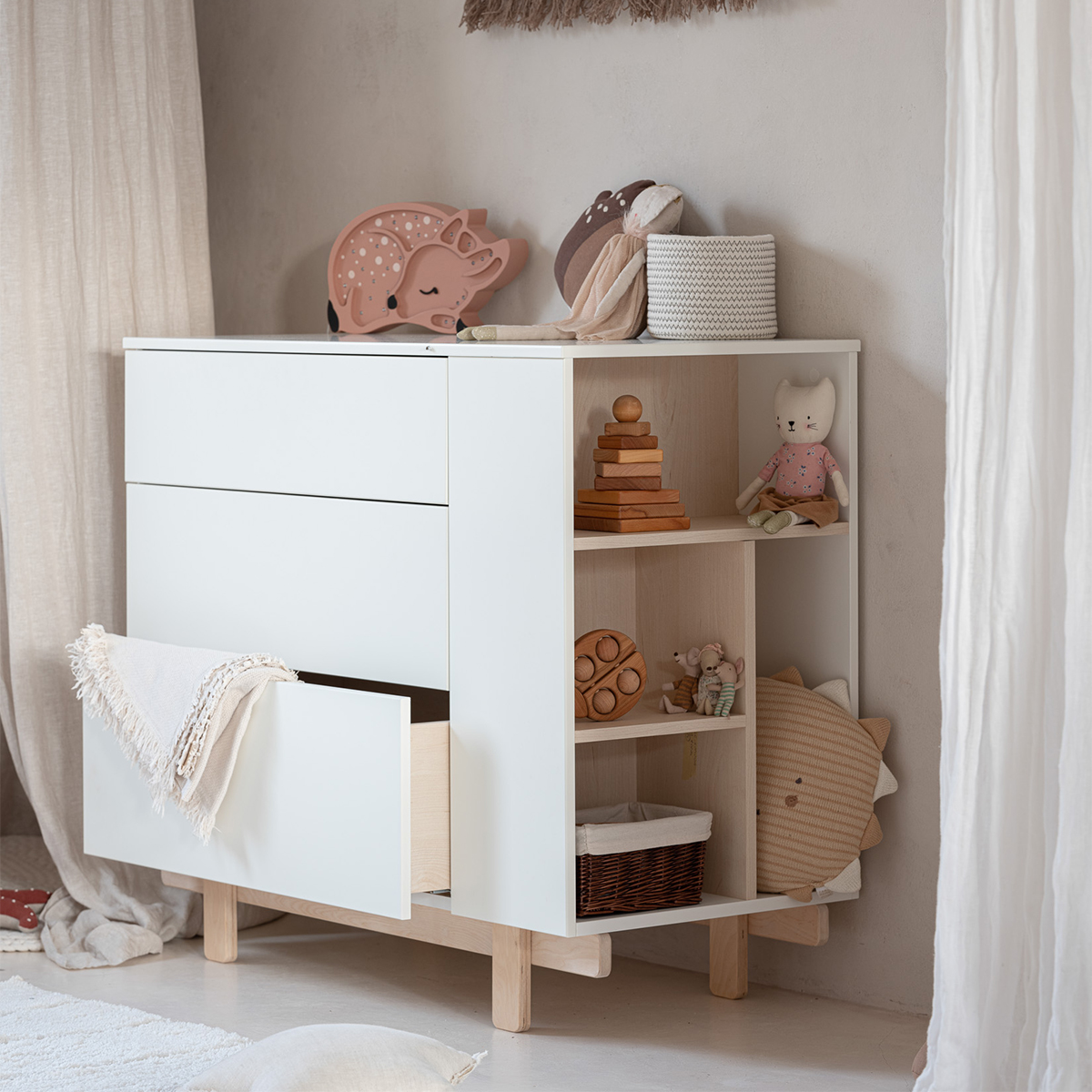 basic_romy_woodluck_blanc_commode_3