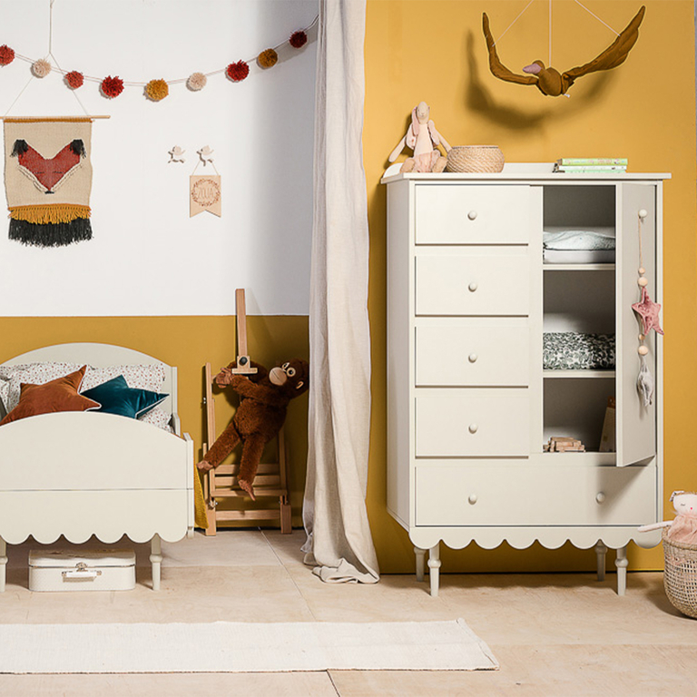 babushka-woodluck-olive-commode-haute-2