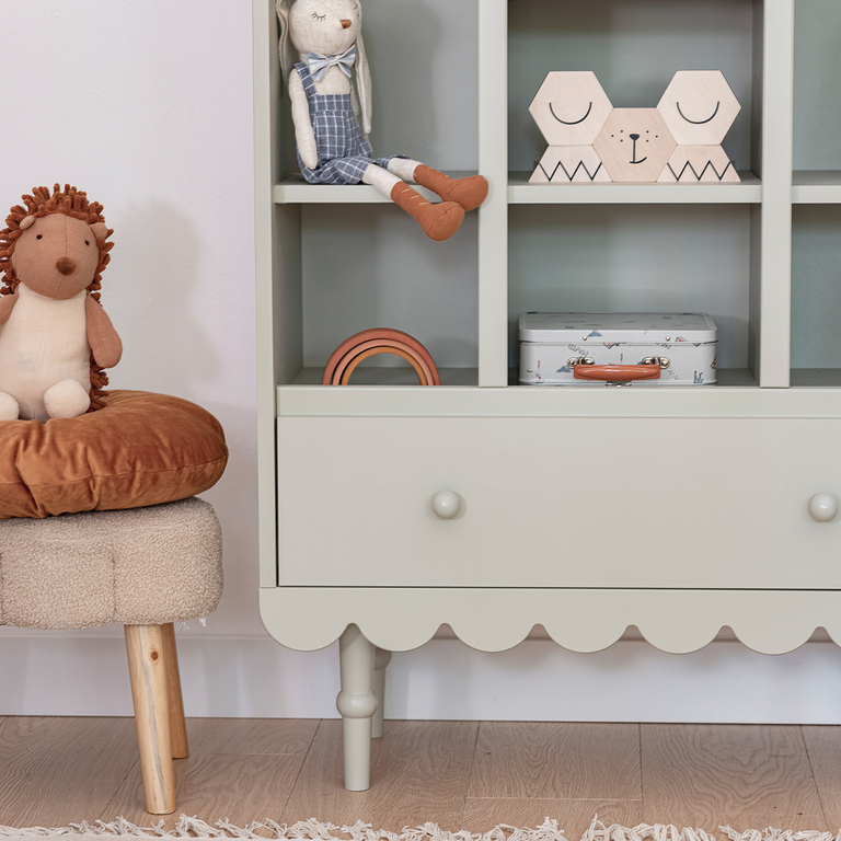 babushka-woodluck-olive-bibliotheque-3