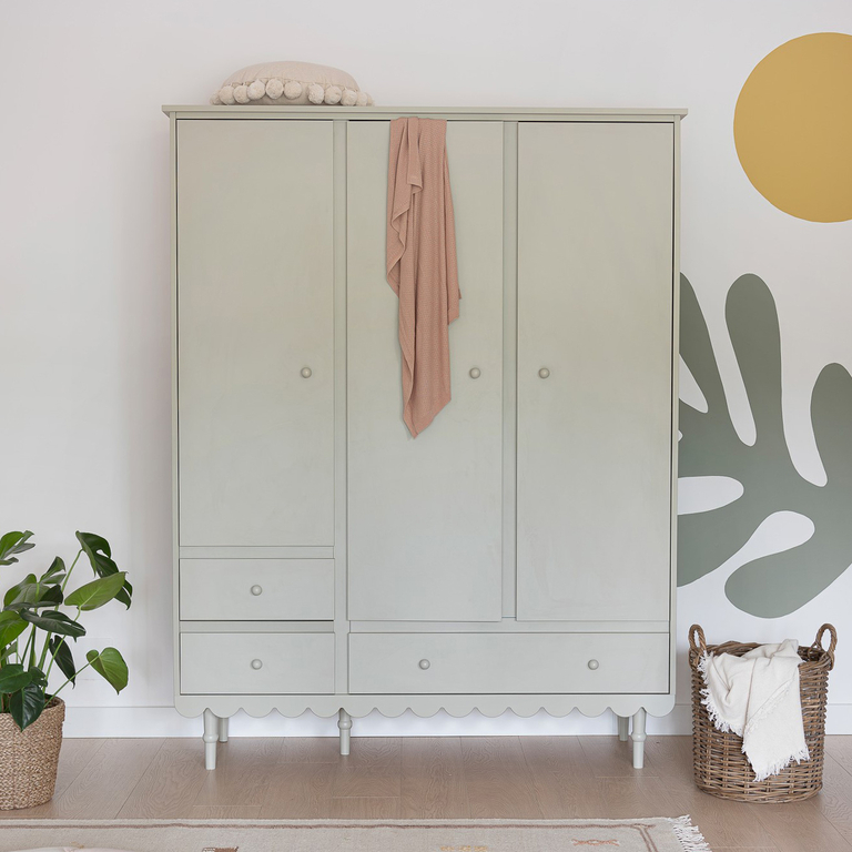 babushka-woodluck-olive-armoire-3-portes-6
