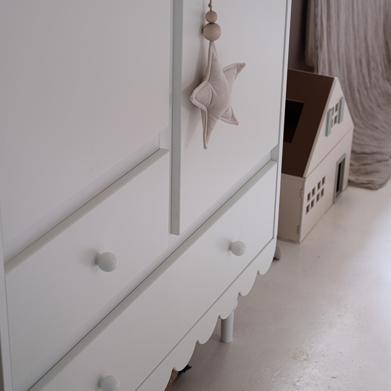 babushka-woodluck-blanc-armoire-2-portes-5