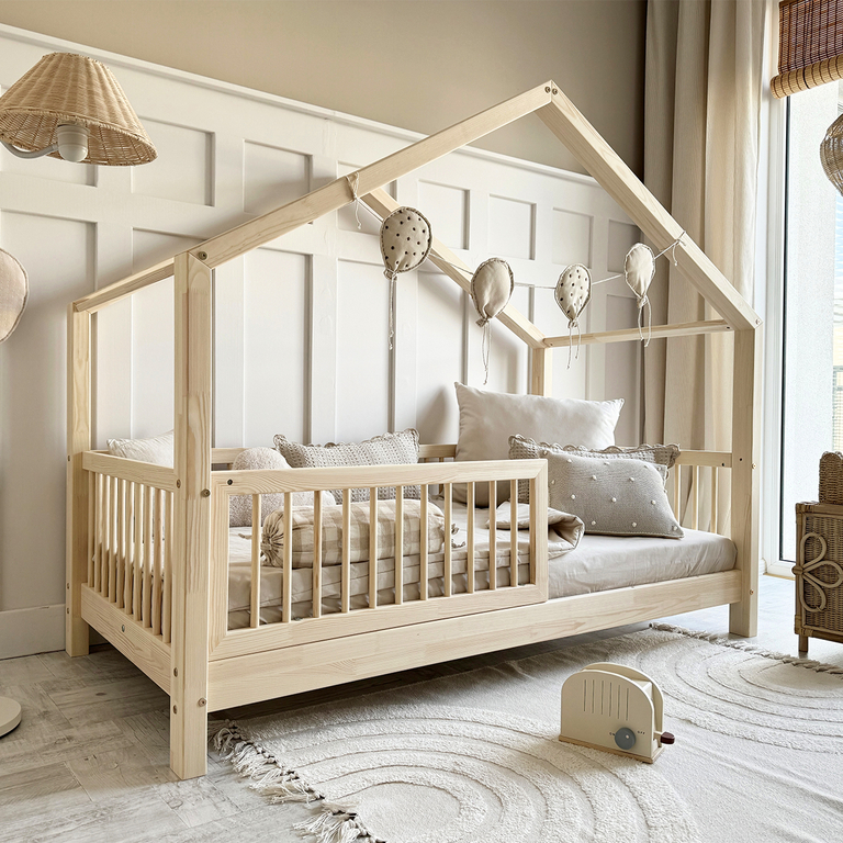 Lit cabane 90x200 barrière et sommier inclus pieds 10 cm Rosalie Bois