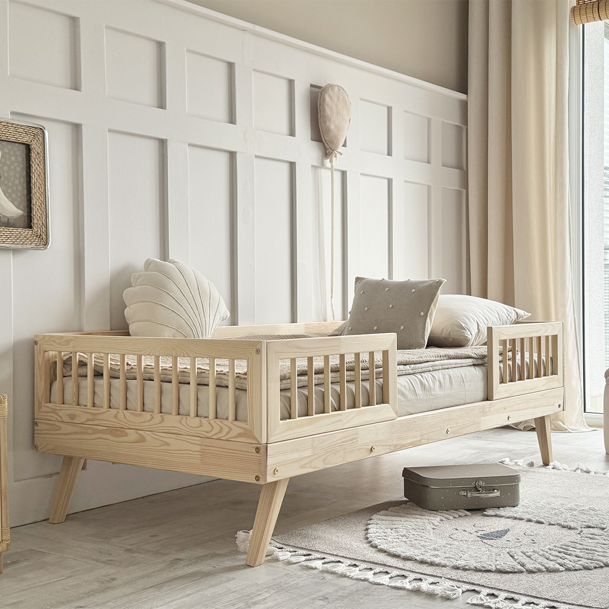 Lit 90x190 barrières et sommier inclus pieds 20 cm Maylis Bois