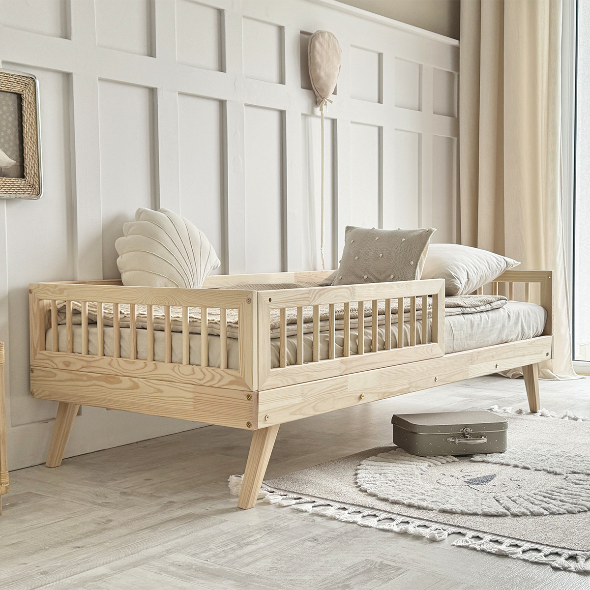 Lit 90x190 barrière et sommier inclus pieds 20 cm Maylis Bois