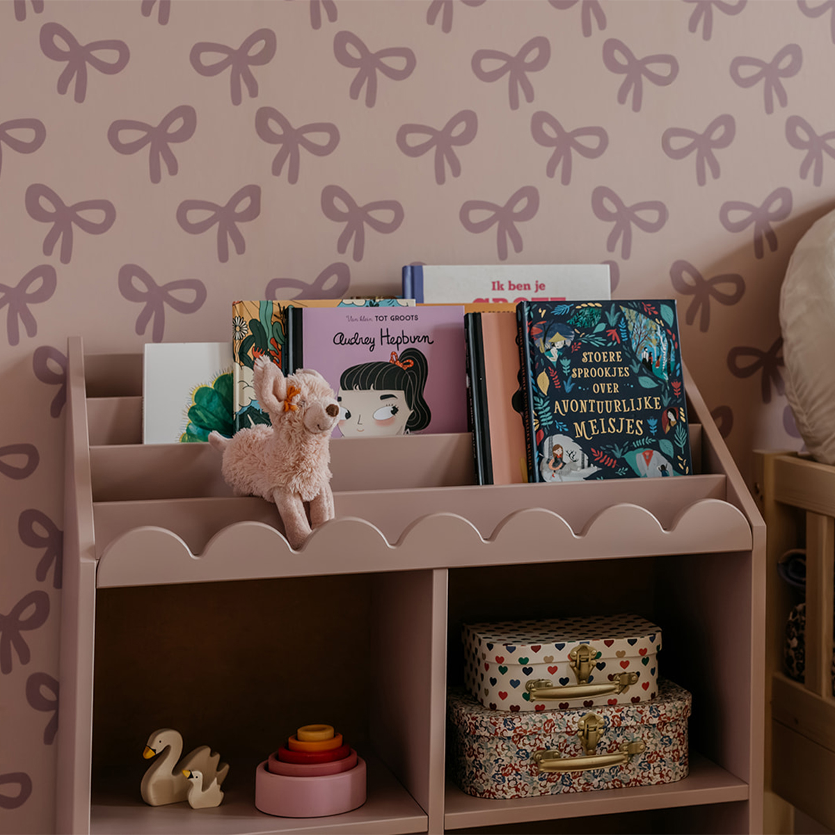 petits_meubles_bellamy_book_nook_bibliotheque_rose_vintage_5