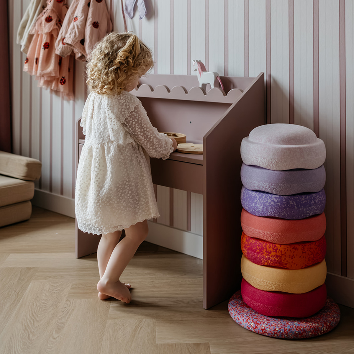 petits_meubles_bellamy_book_nook_bureau_rose_vintage_7