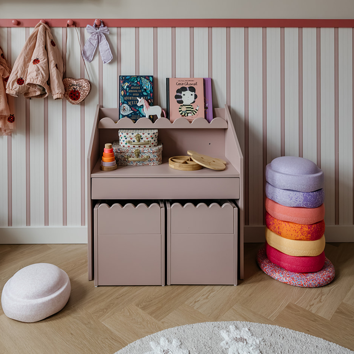 petits_meubles_bellamy_book_nook_bureau_rose_vintage_4