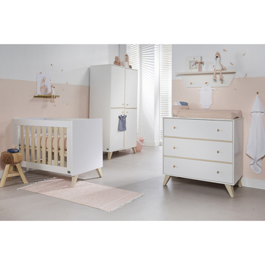 chambre complète lit bébé  commode 3 tiroirs  armoire 4