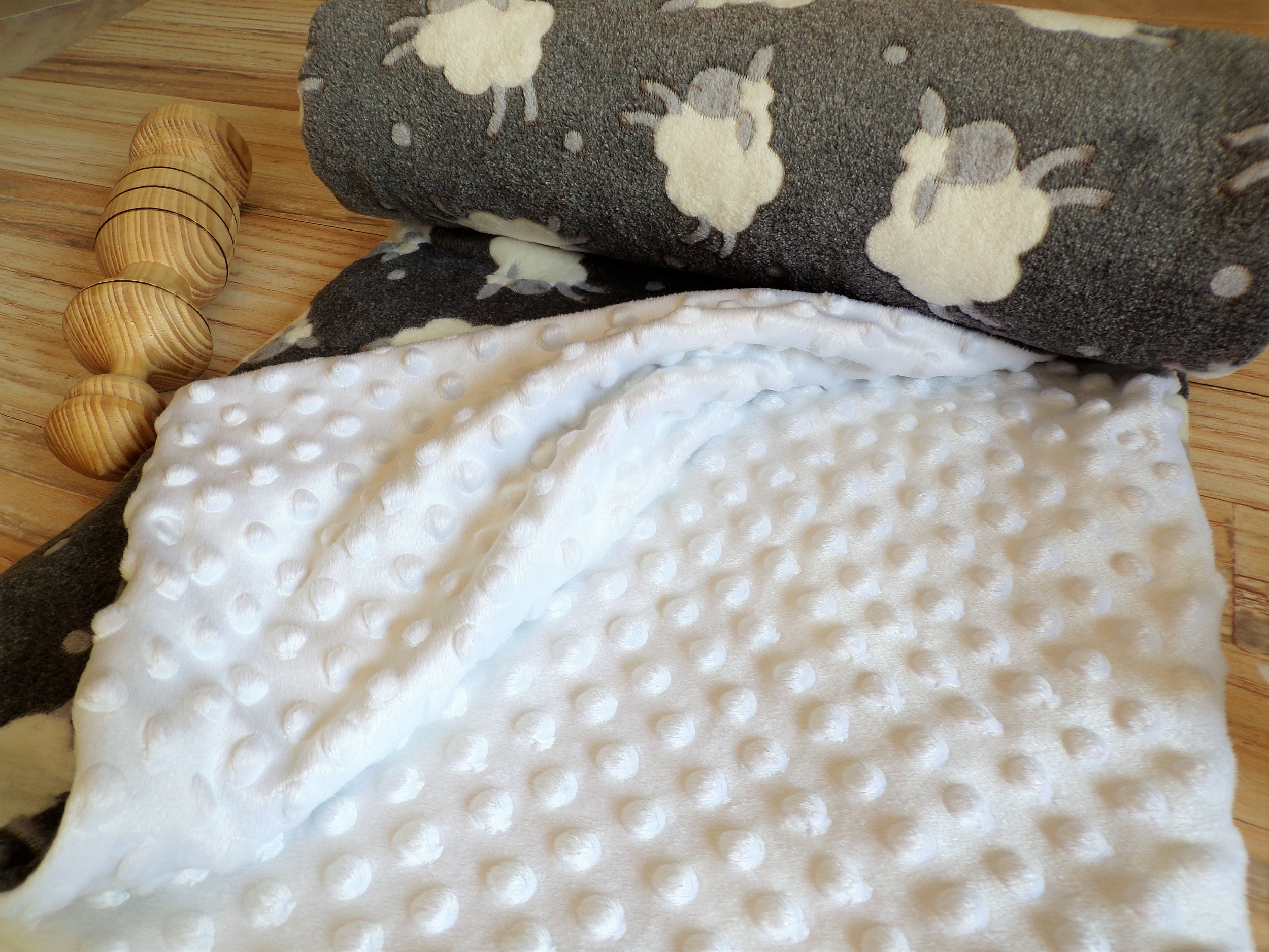 decoration chambre enfant mouton blanc