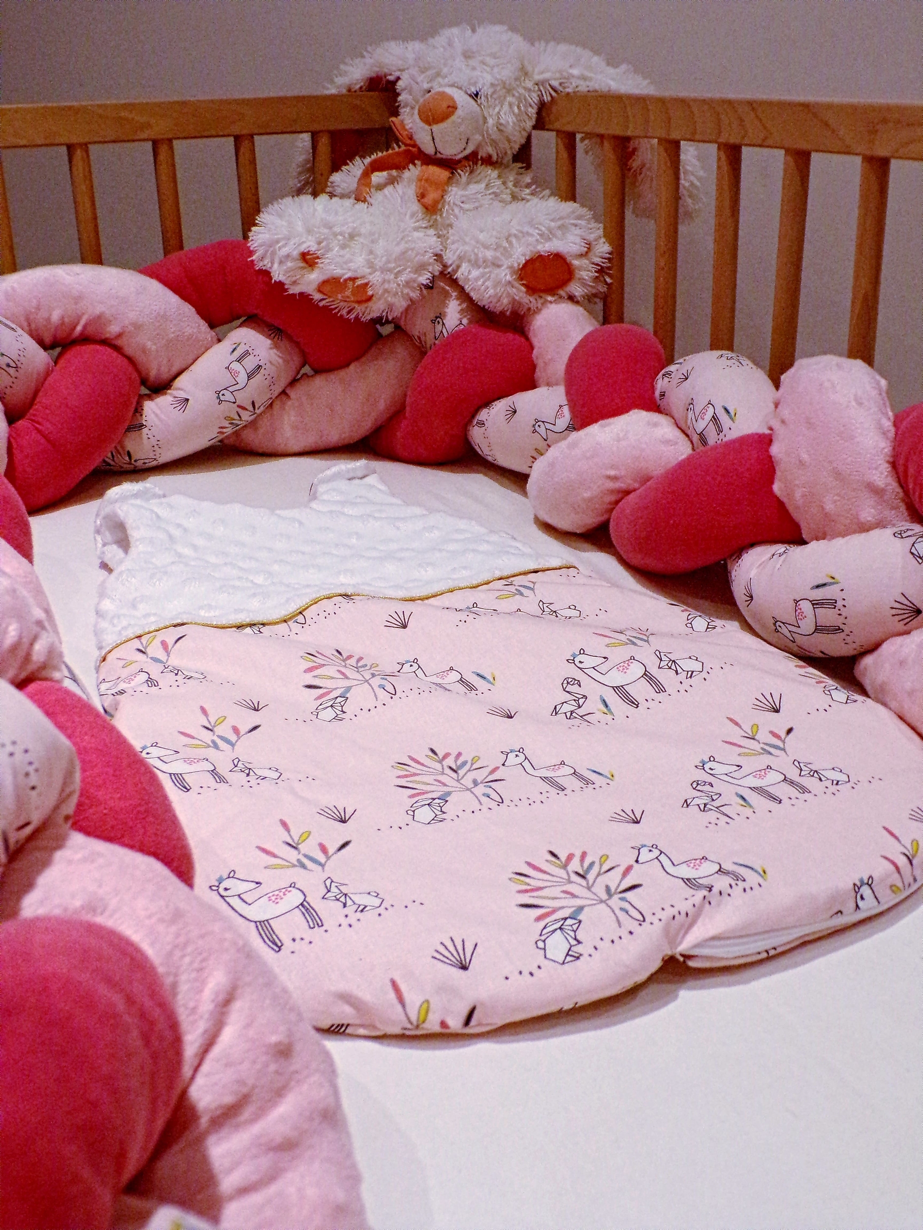 tour de lit tresse bébé personnalisée fait main
