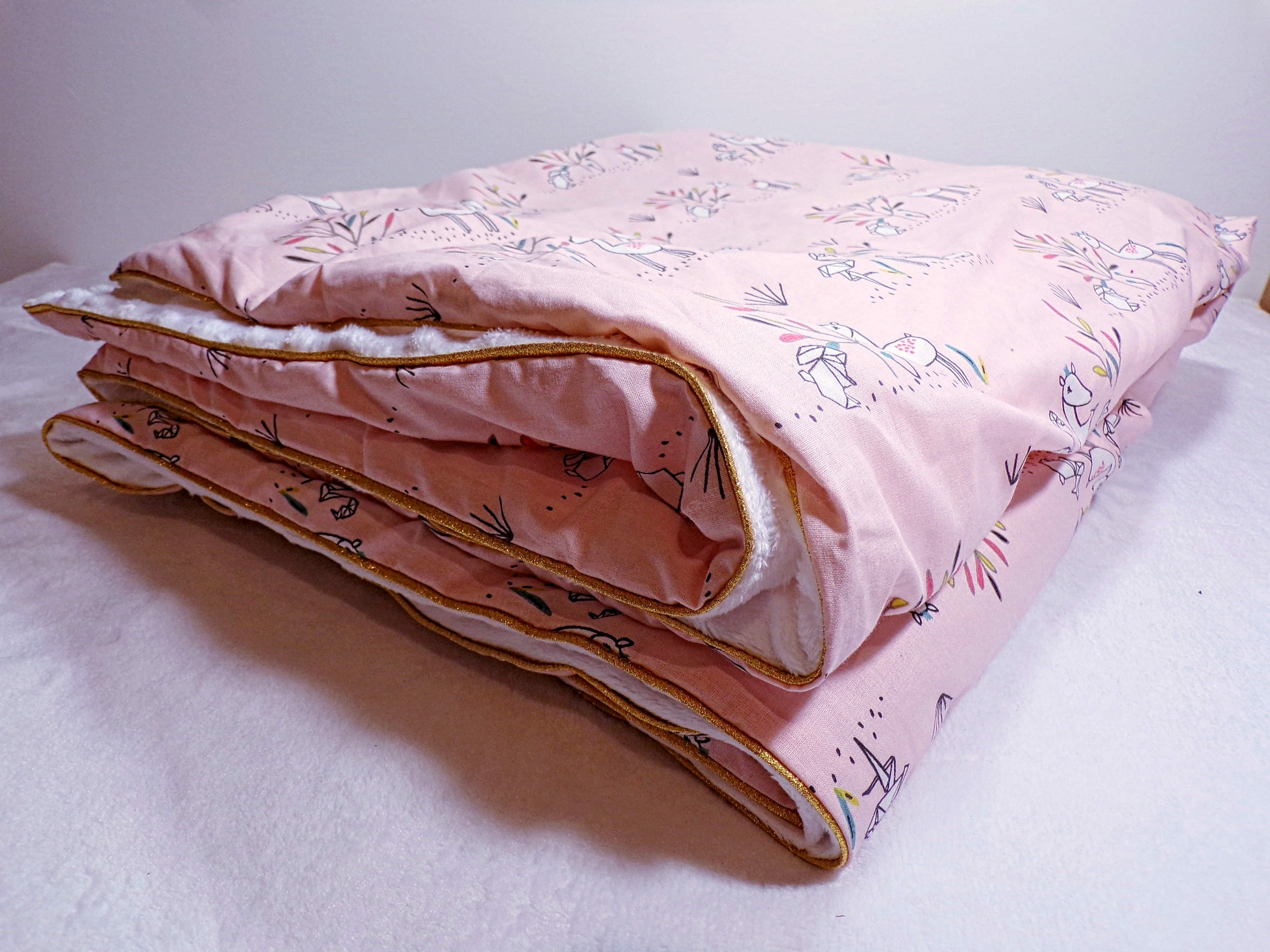 couverture hiver fille rose blanc doré