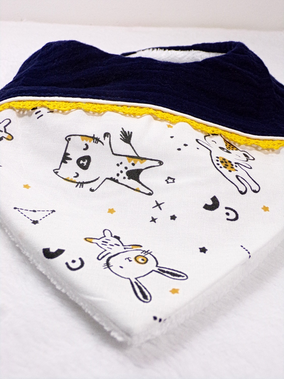 bavoir bandana lapin marine moutarde fait main