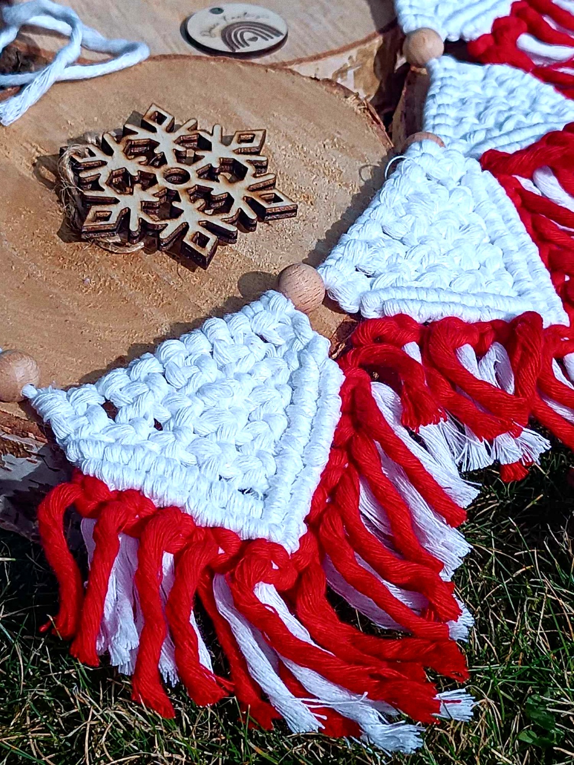 decoration noel guirlande rouge blanc macrame boheme