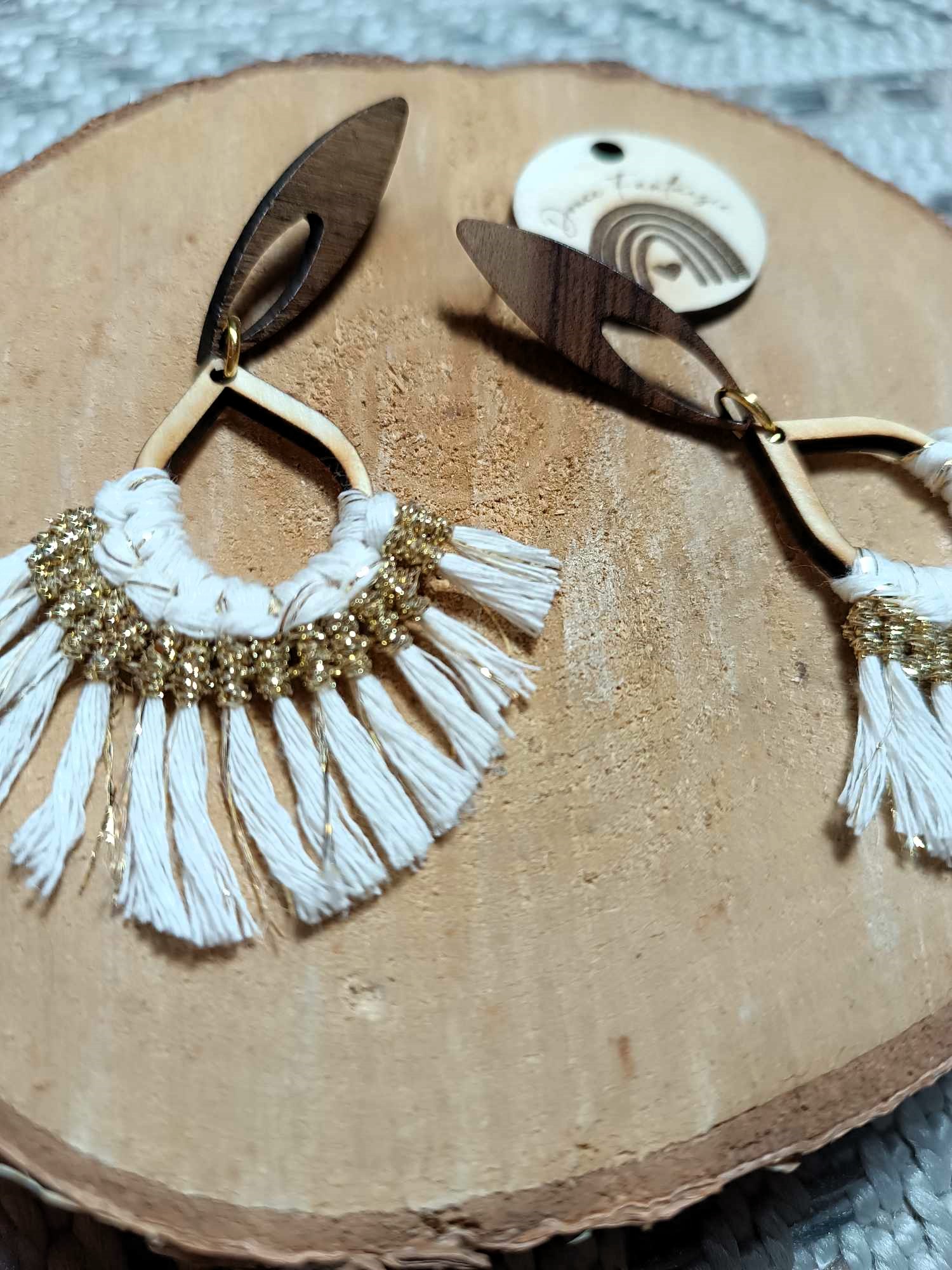 boucles oreilles longues bois bohème macramé beige or
