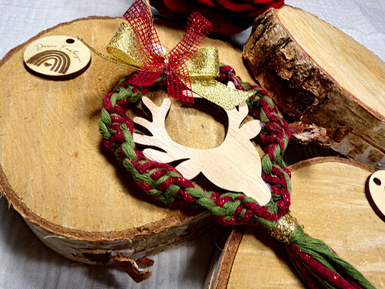 deco boheme noel macramé rouge vert couronne