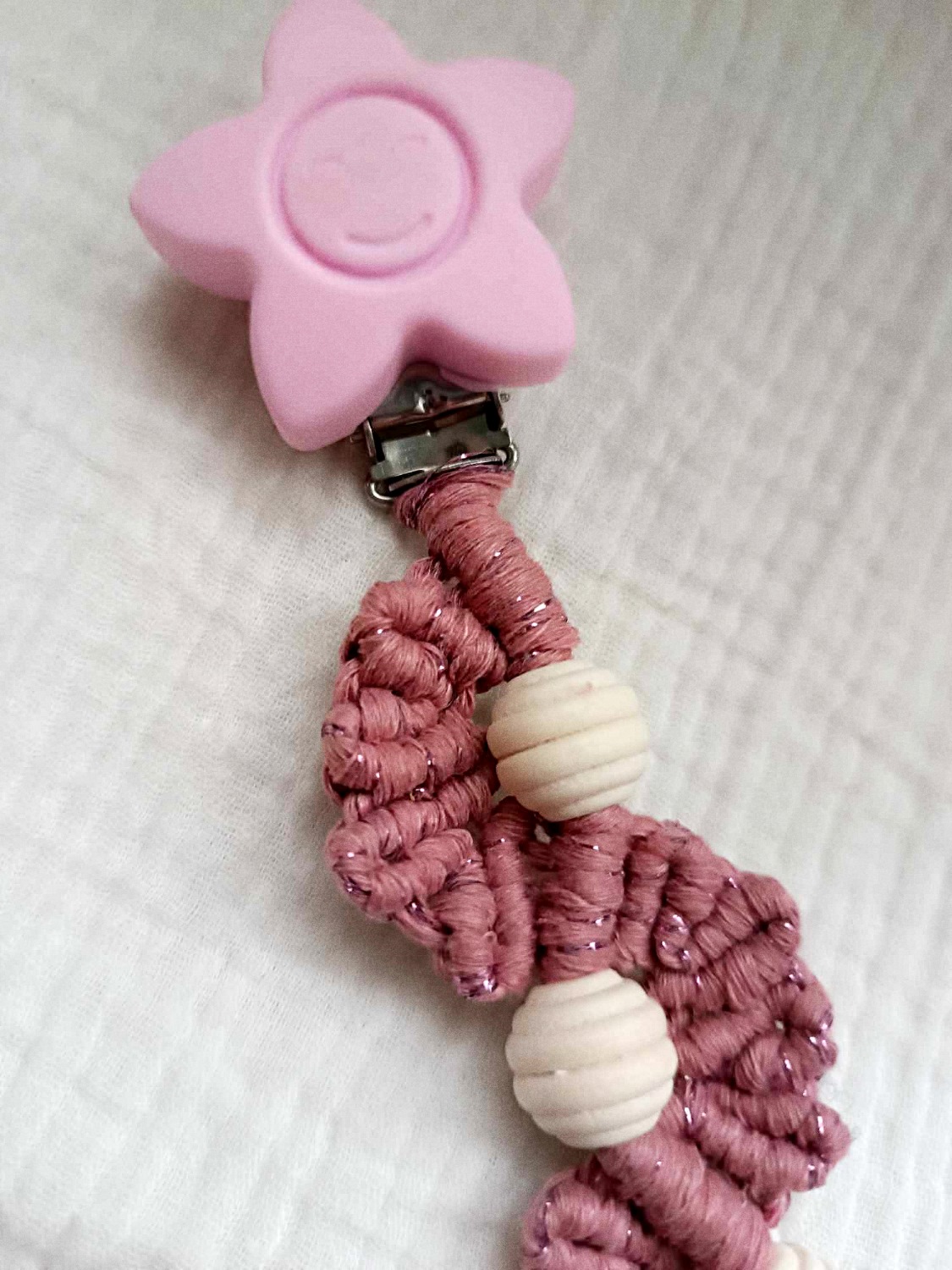 cadeau de naissance fait main bébé fille attache tétine