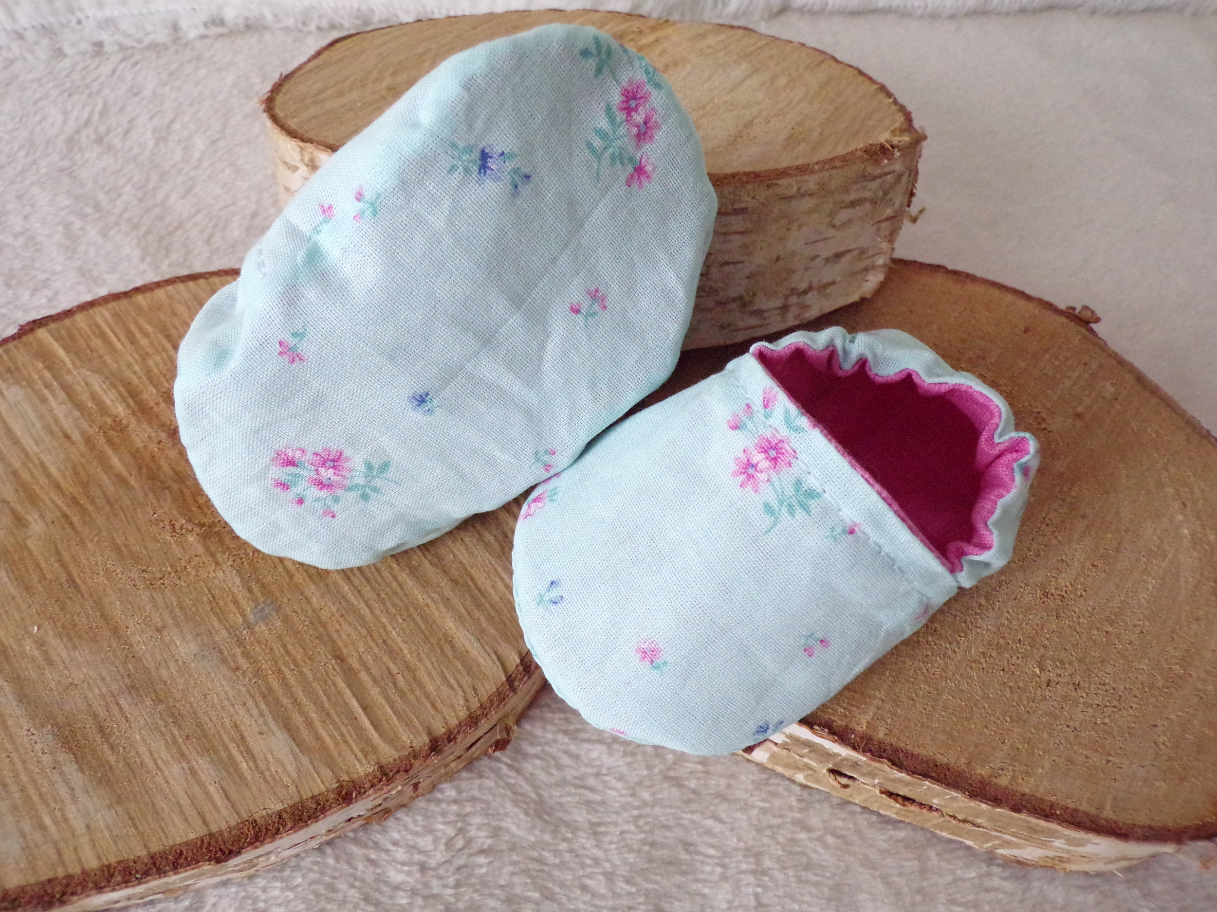 chaussons bébé souples reversibles fleurs rose bleu