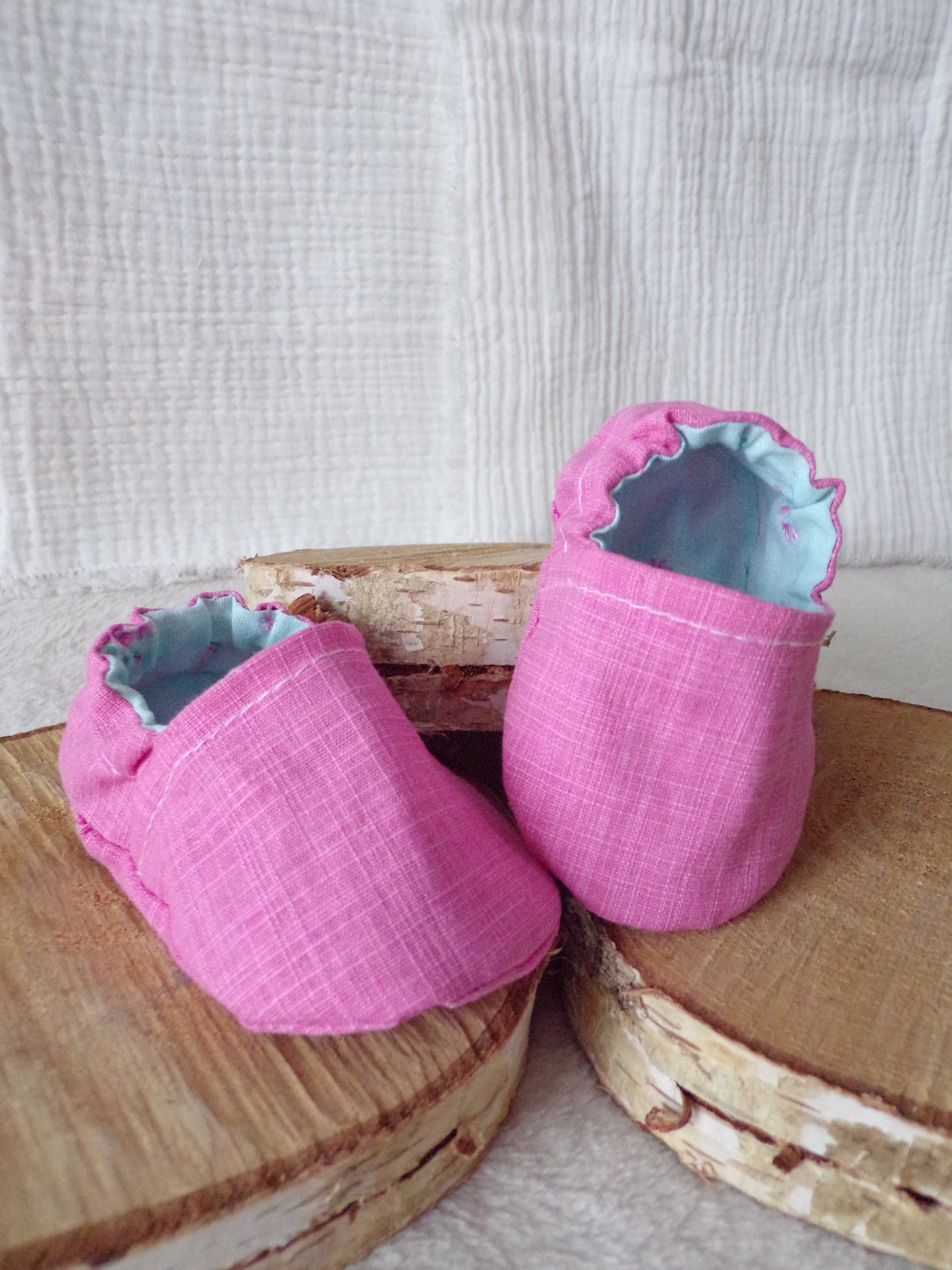 chaussons reversibles souples bébé fait main rose bleu fleurs