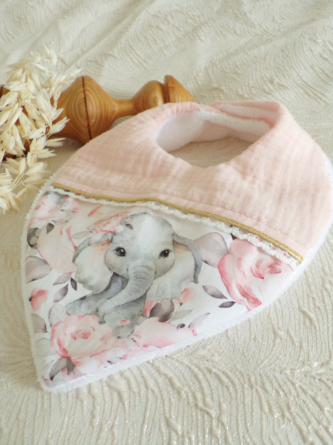 bavoir naissance éléphant rose bambou