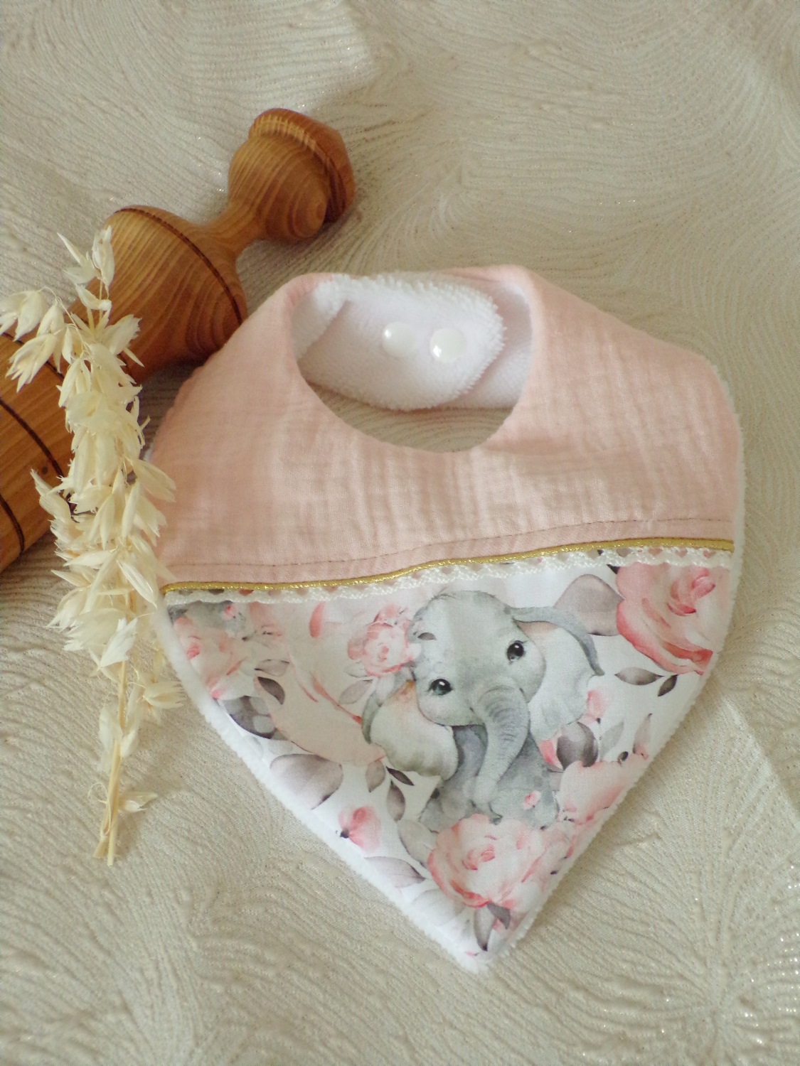 cadeau de naissance fille éléphant bavoir bambou