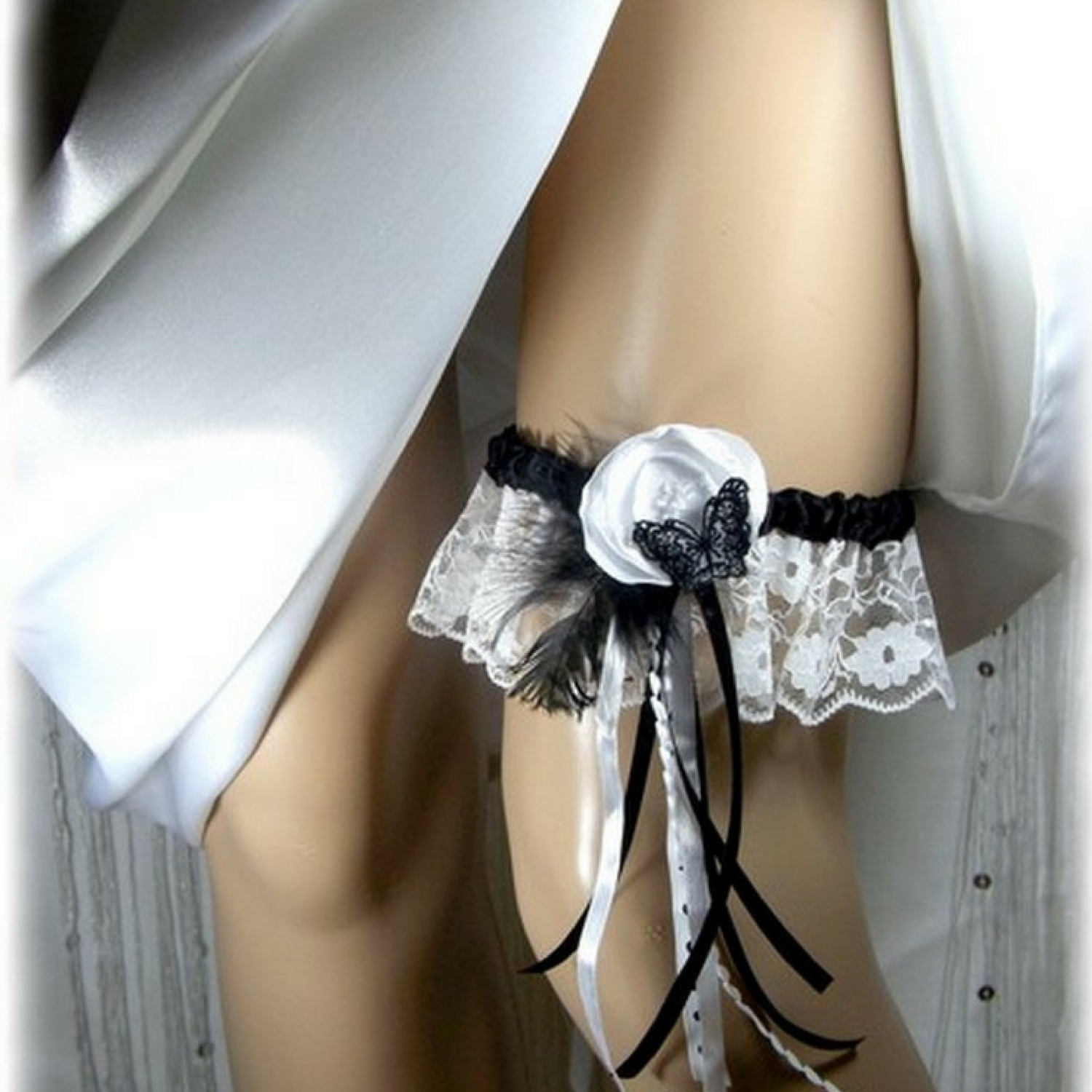 Jarretière de mariée papillon dentelle plumes