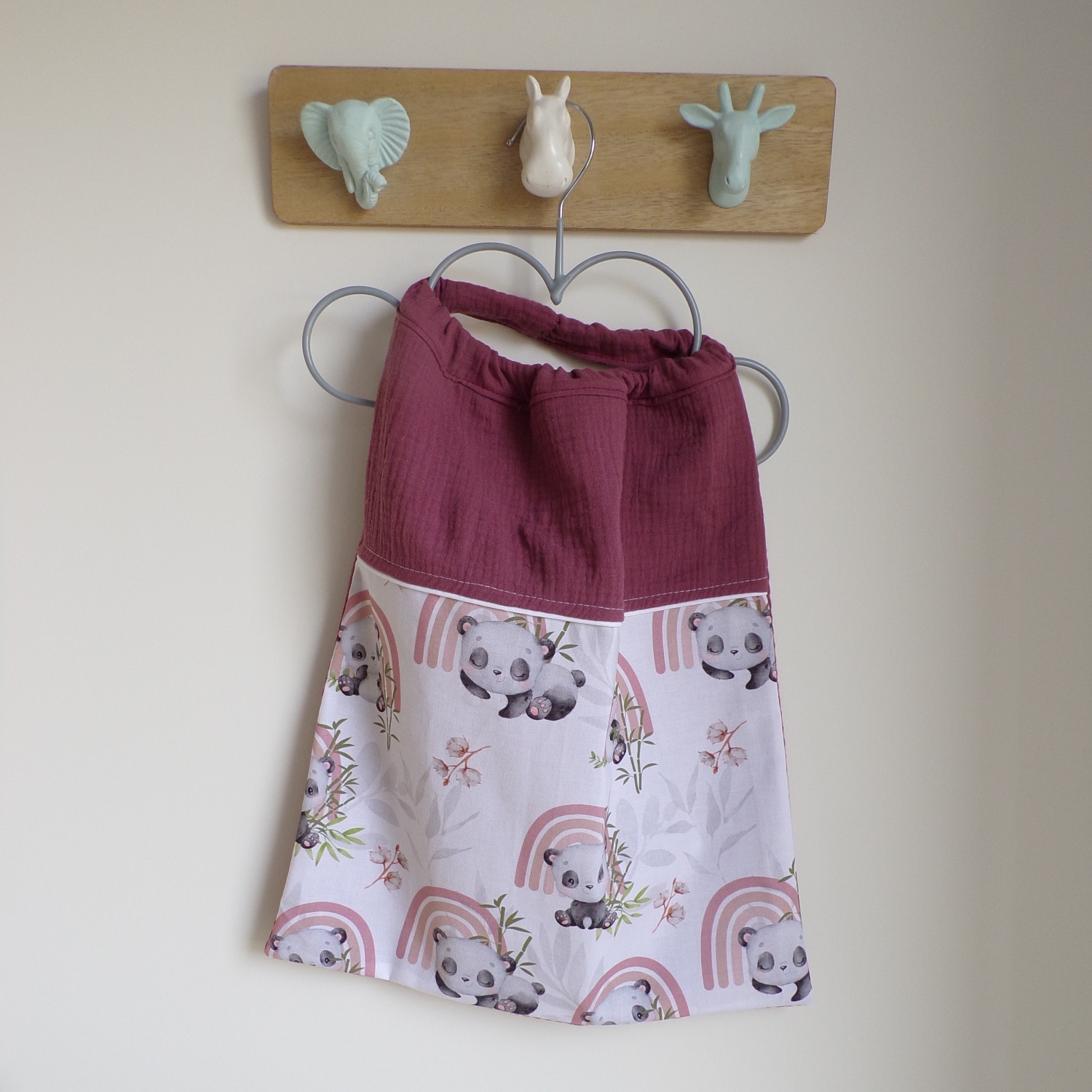 bavoir maternelle cantine fille panda rose éponge