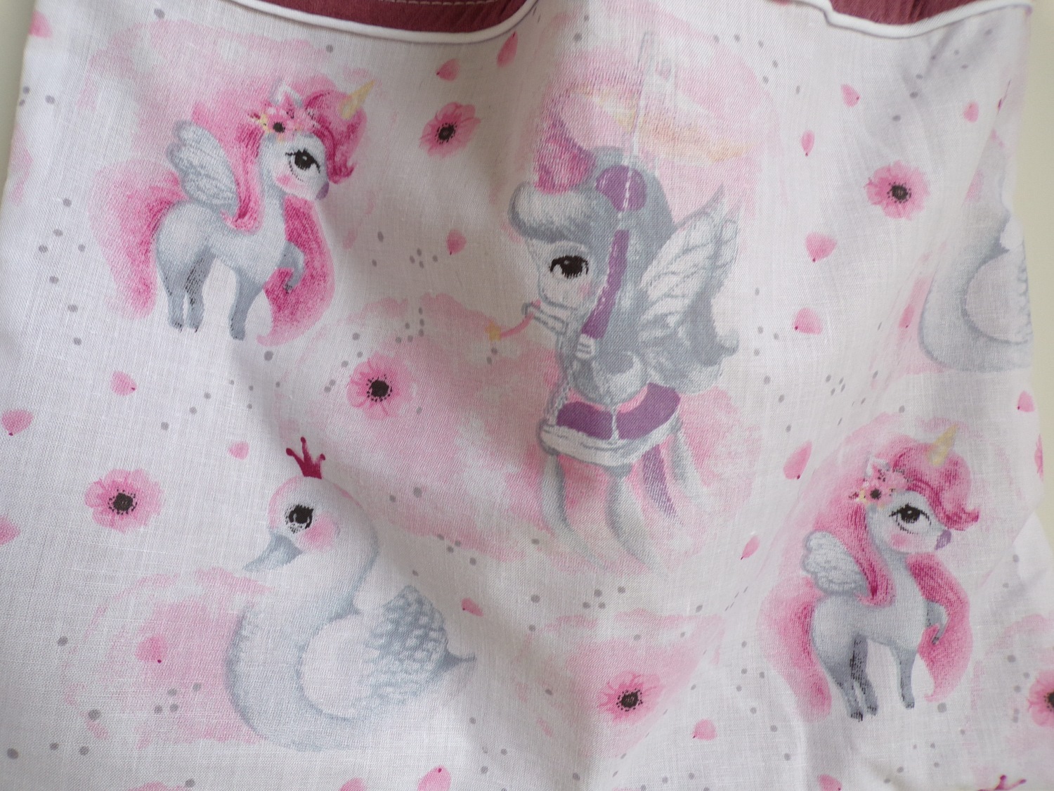 bavoir cantine maternelle licorne rose éponge
