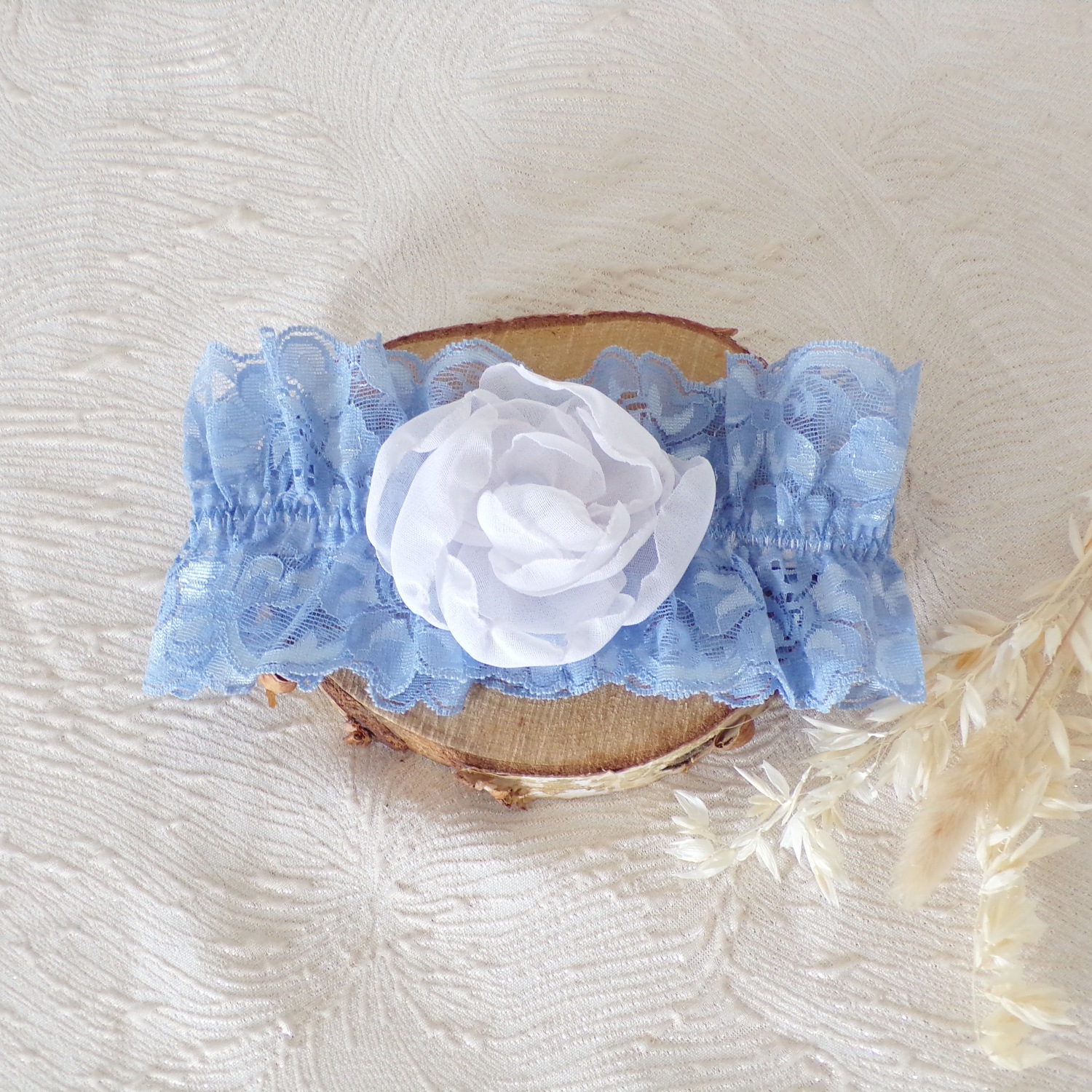 jarretière de mariée bleue dentelle de calais