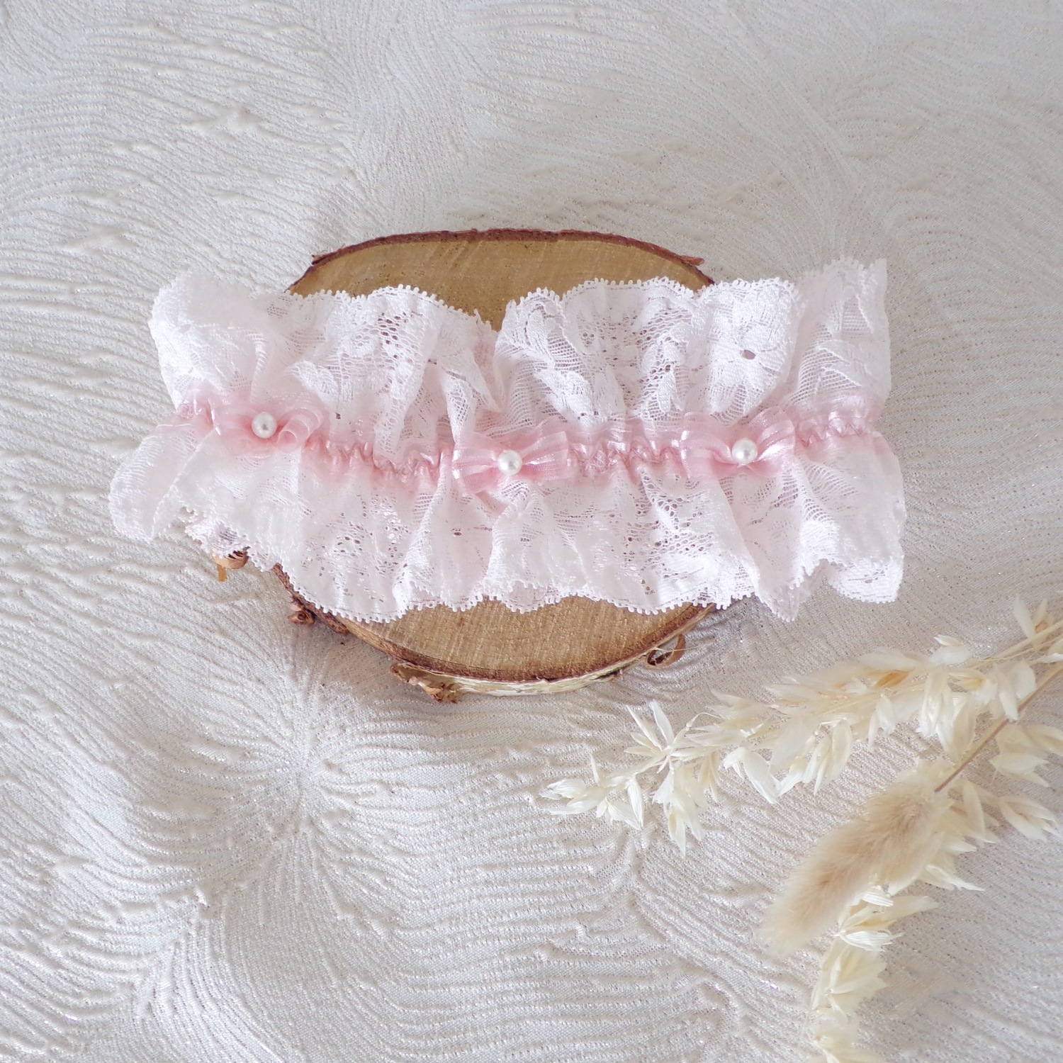jarretiere mariee romantique rose dentelle de calais fait main