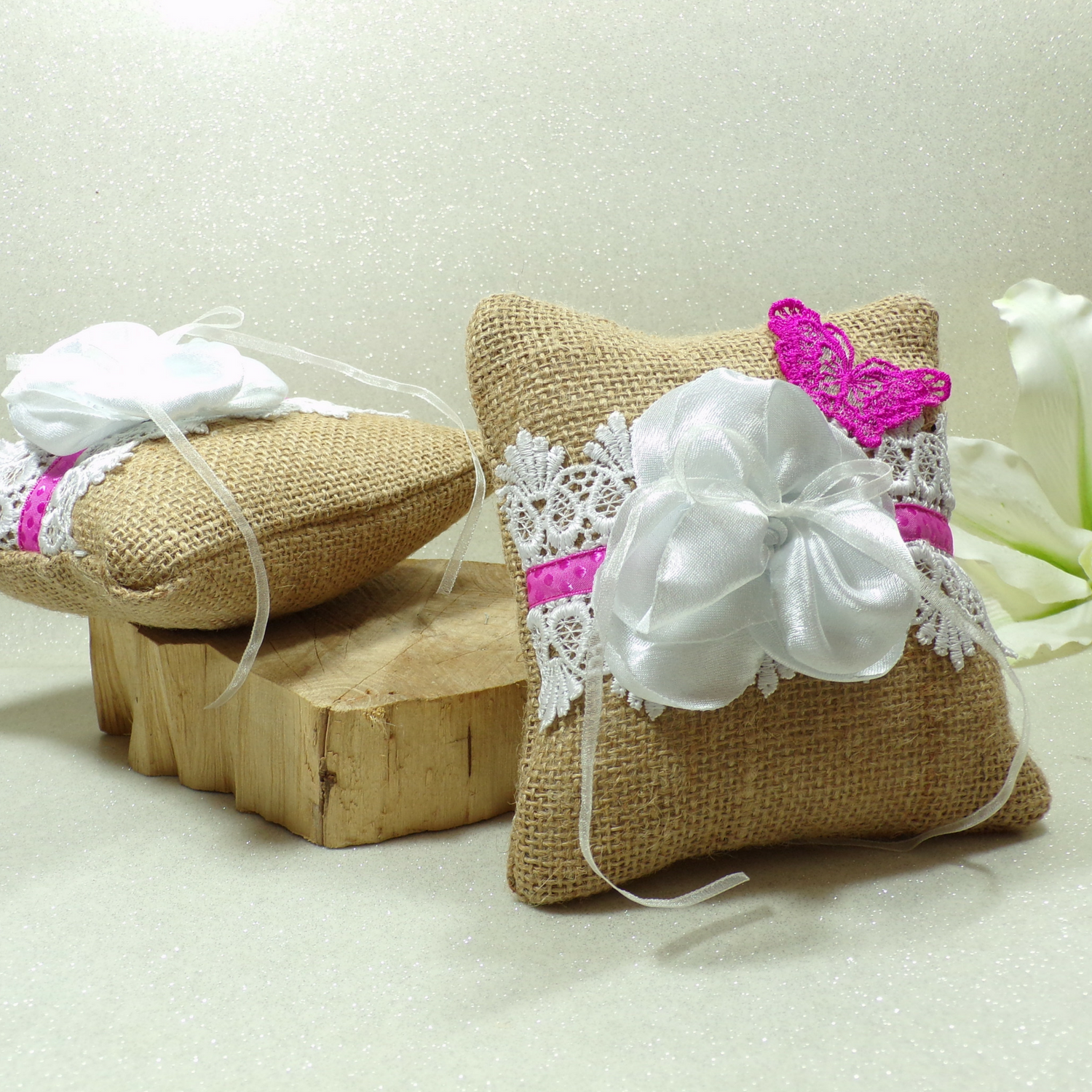 coussin dalliances papillon jute blanc fuchsia