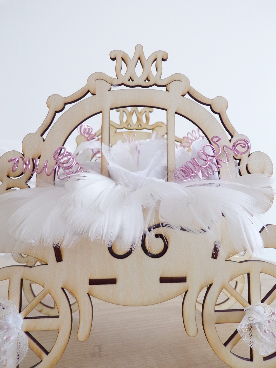 centre de table conte de fees mariage bapteme personnaliser carrosse bois dentelle