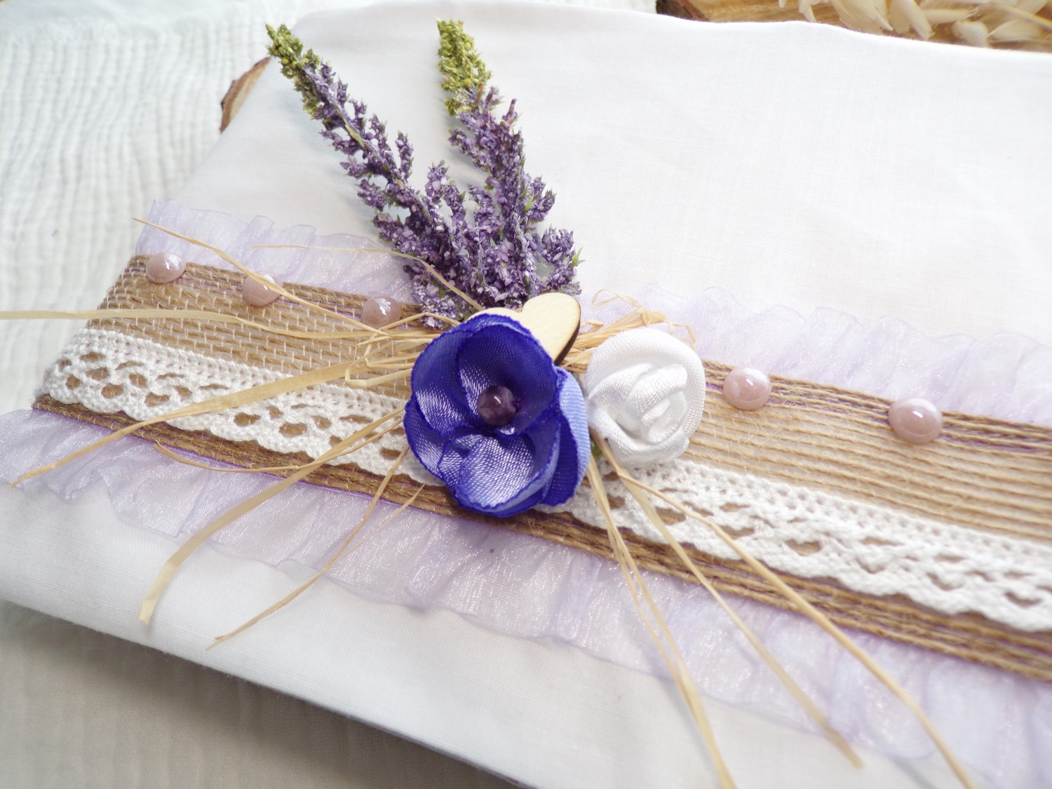 mariage lavande livre dor personnalise dentelle coton blanc mauve