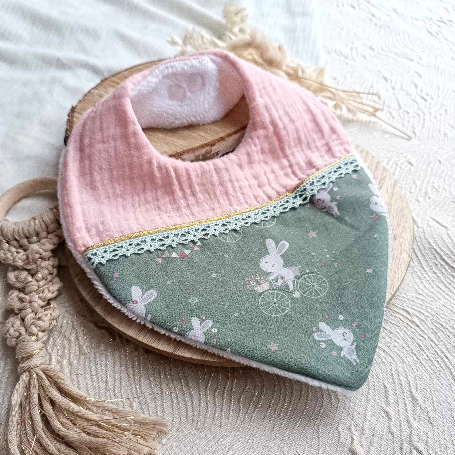 bavoir naissance lapin rose bambou