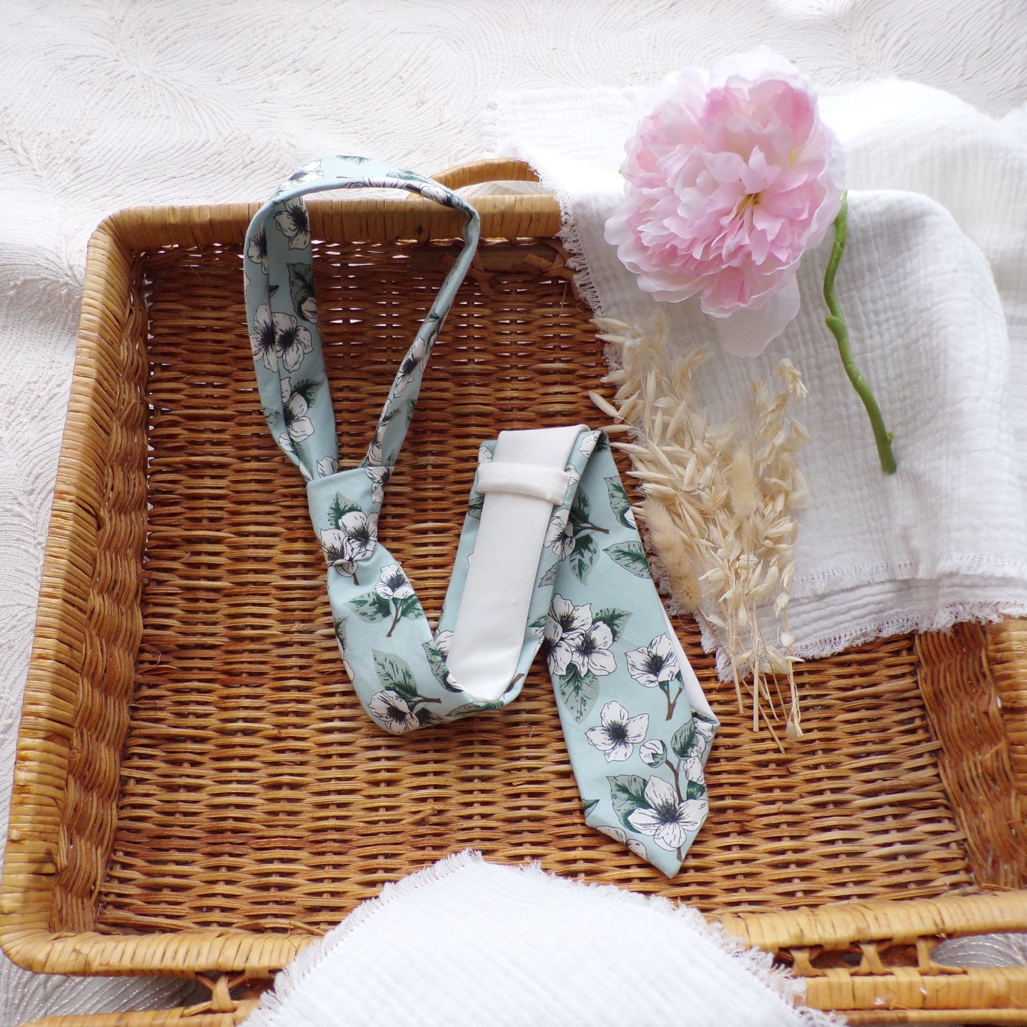 cravate mariage fleurs vert écru taffetas coton