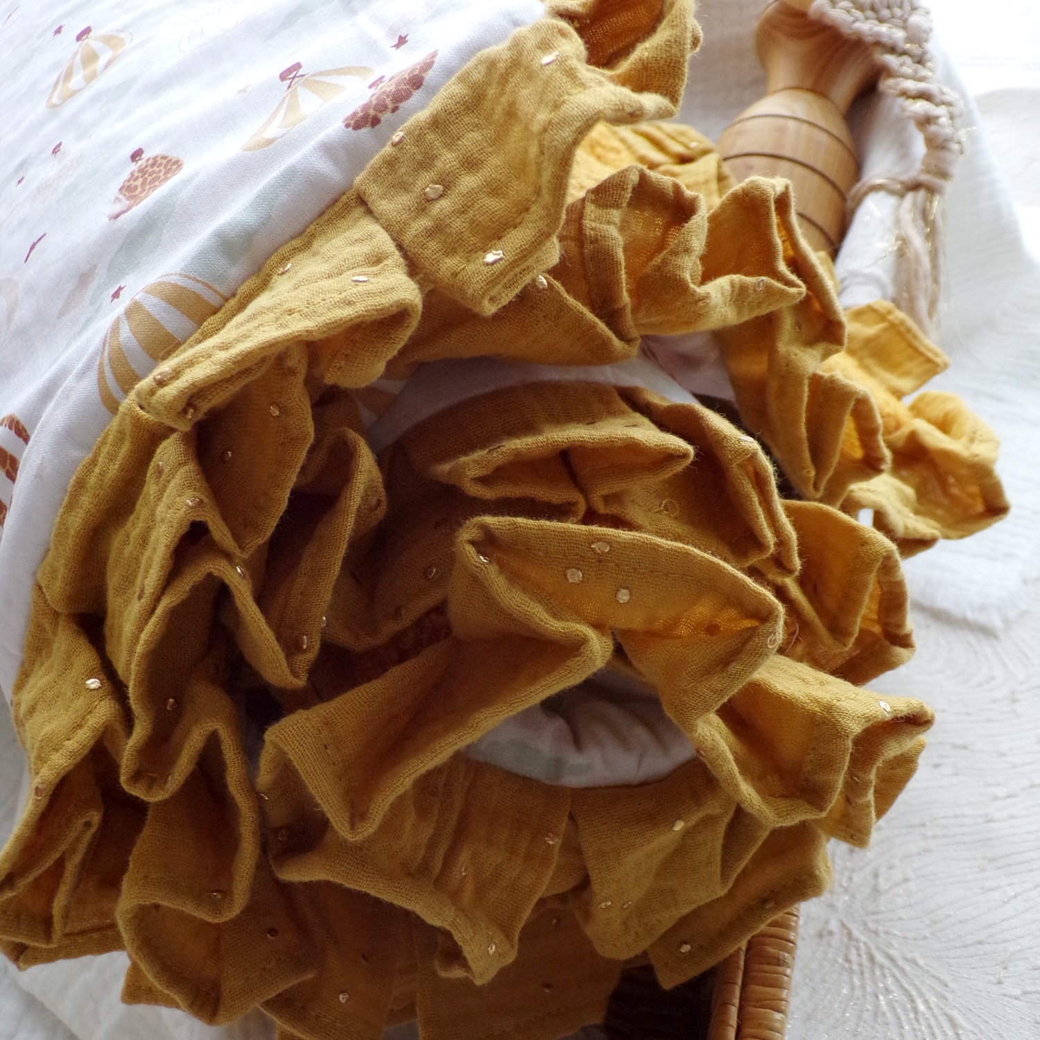 cadeau bébé mixte artisanal couverture hiver jaune