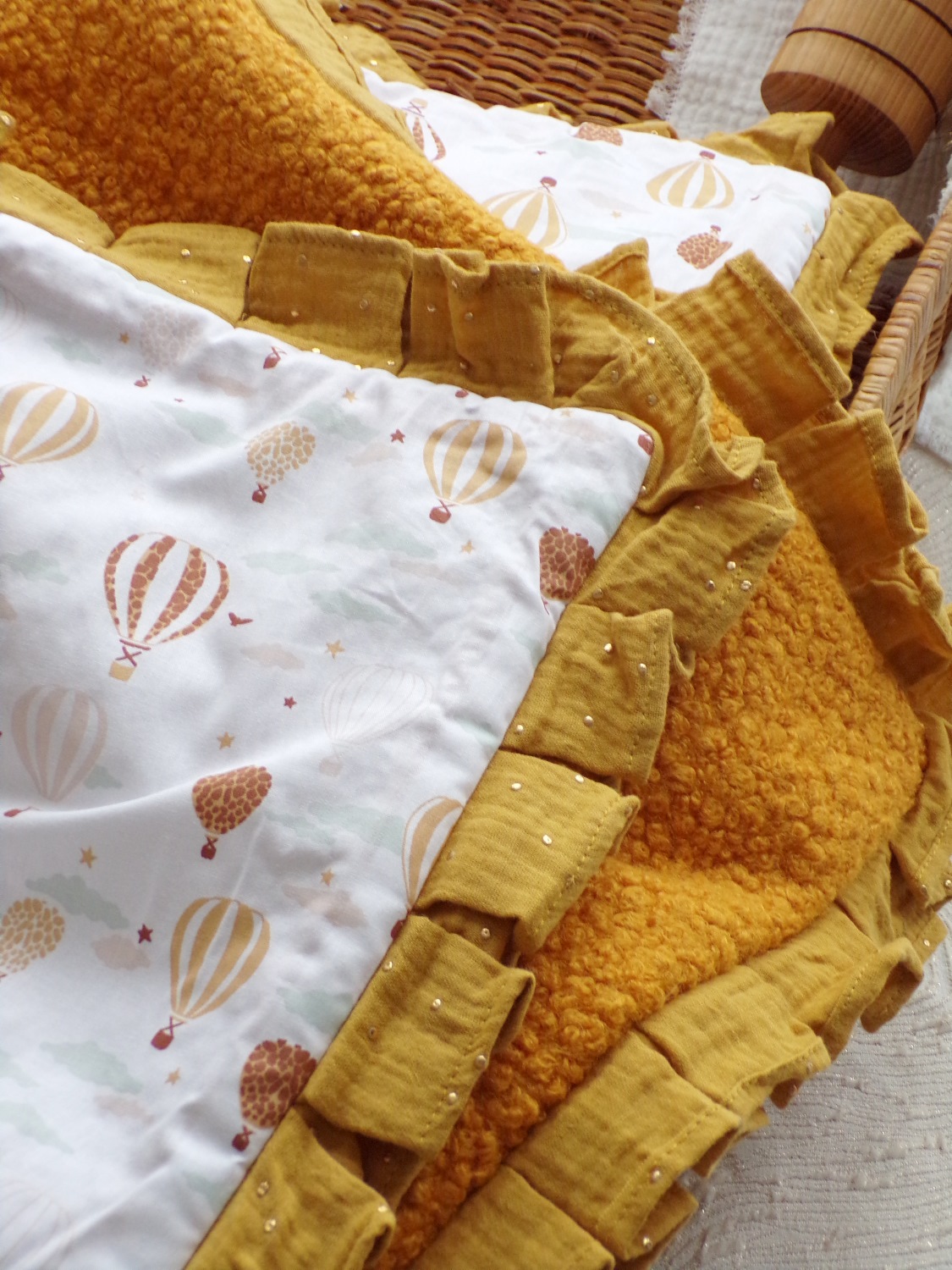 couverture bébé montgolfière jaune molletonnée fait main