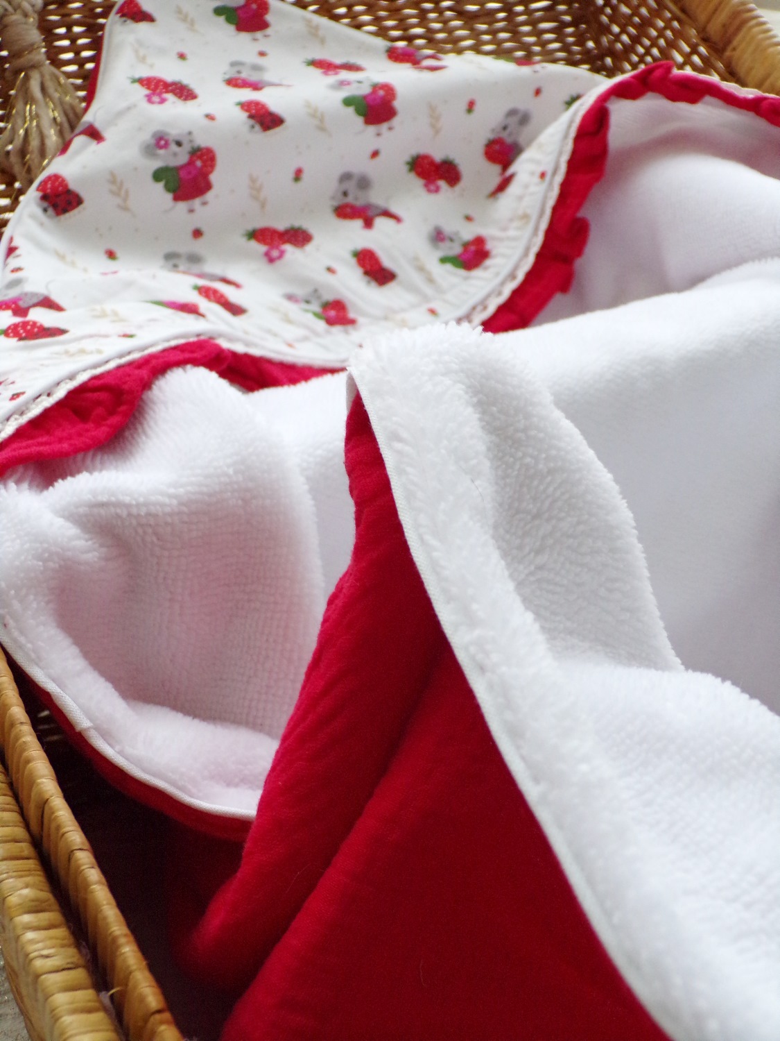 cadeau bébé fille fait main cape de bain bambou