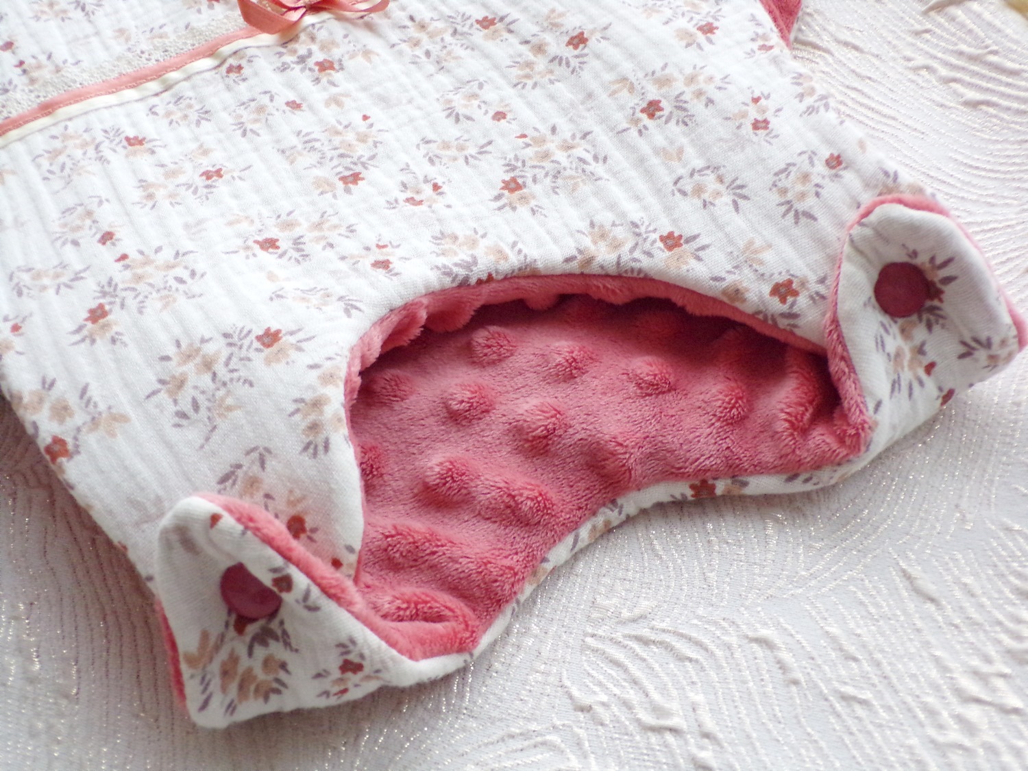 cadeau bébé fille artisanal gigoteuse fleurs