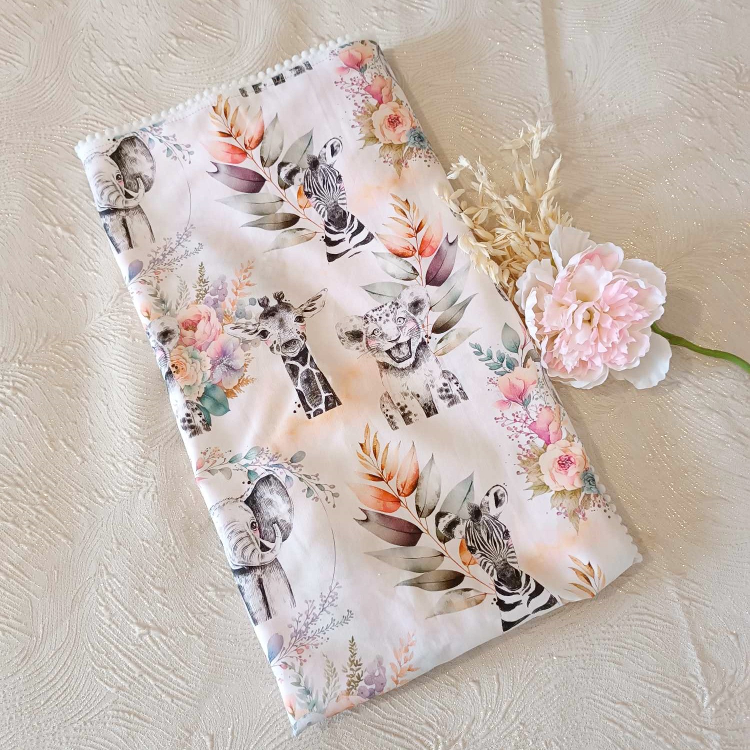 couverture savane rose bohème pompons fait main cadeau bébé