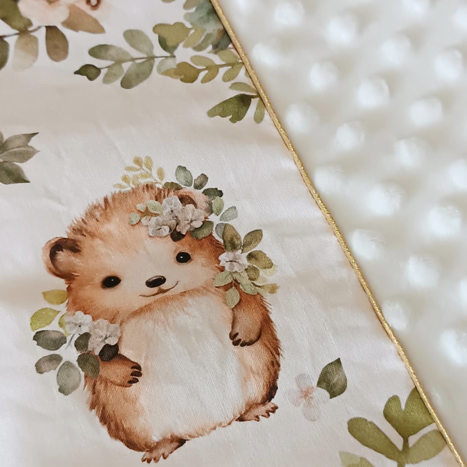 tour de lit bébé lapin vert kaki blanc artisanal